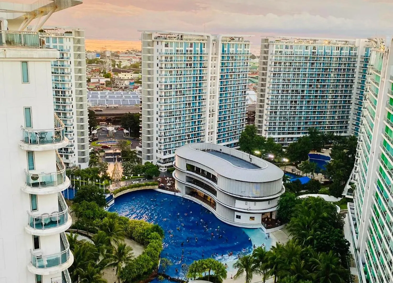 Azure Urban Resort Residences Paranaque City Aparthotel